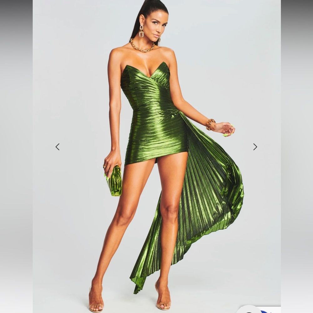 Brand is Daniele. Is a size 4, color is green/lime.